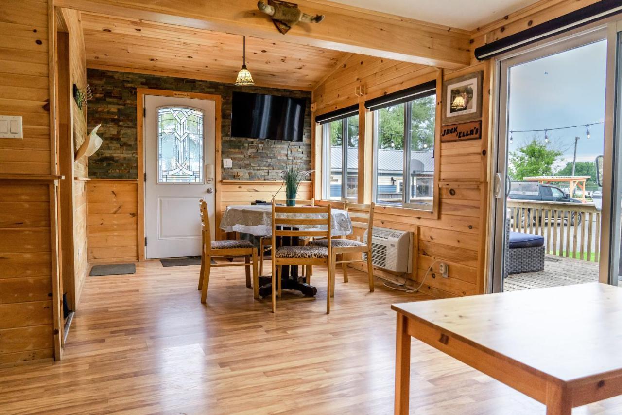 Stoneburg Cove Cottages Carrying Place ภายนอก รูปภาพ